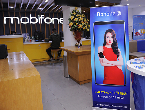 Bphone hiện được phân phối tại tất cả các quầy giao dịch của MobiFone.