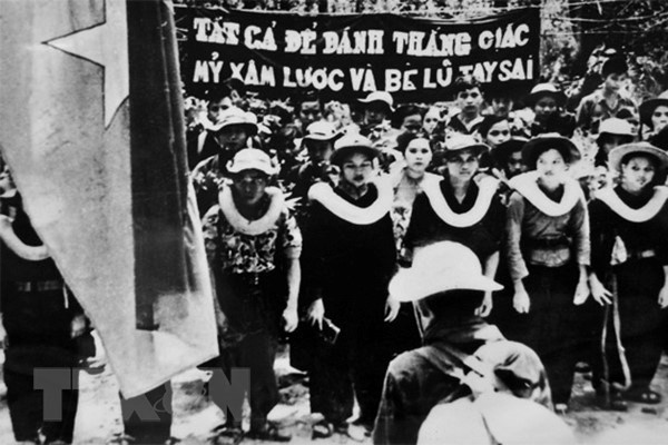 Hưởng ứng phong trào 'Năm xung phong' từ năm 1965, đông đảo đoàn viên, thanh niên các tỉnh Nam bộ gia nhập các đội thanh niên xung phong lên đường đánh Mỹ với lời thề 'Tất cả để đánh thắng giặc Mỹ và bè lũ tay sai'.