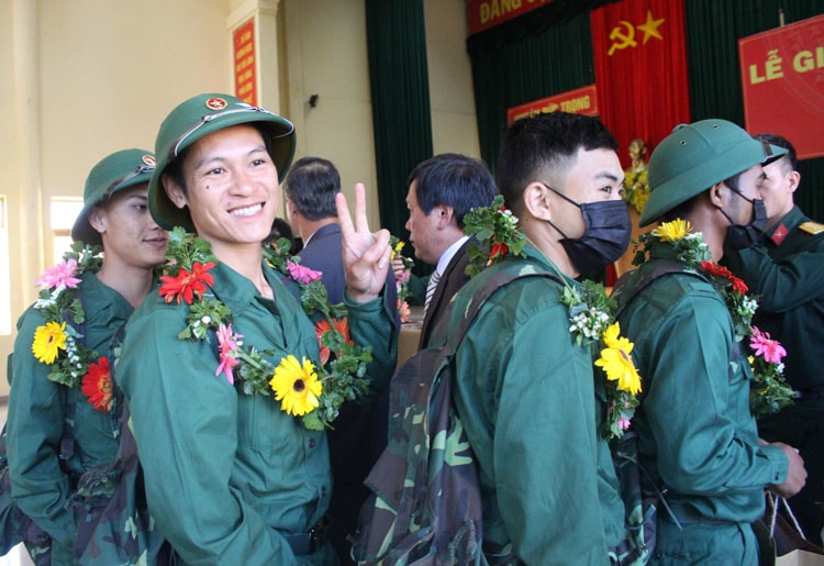 Các tân binh nao nức lên đường nhập ngũ