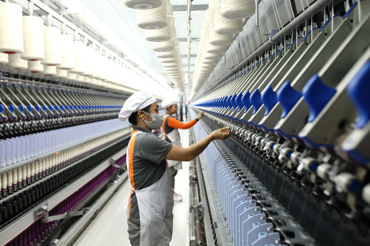 Công ty TNHH Sợi Đà Lạt vừa làm tốt công tác phòng chống dịch bệnh Covid-19, vừa đảm bảo nhiệm vụ sản xuất