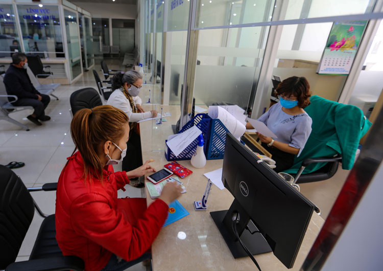 Cán bộ, công chức, viên chức, người lao động quay trở lại làm việc bình thường. Ảnh tư liệu/ Chính Thành