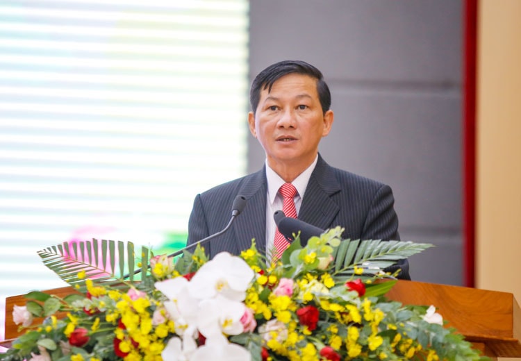  Đồng chí Trần Đức Quận - Phó Bí thư Thường trực Tỉnh uỷ, Chủ tịch HĐND tỉnh Lâm Đồng đọc diễn văn kỷ niệm 130 năm ngày sinh Chủ tịch Hồ Chí Minh
