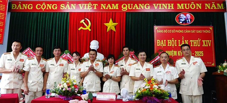 Đoàn đại biểu đi dự đại hội cấp trên ra mắt Đại hội