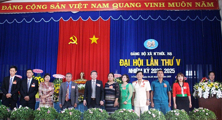 Ban Chấp hành khóa mới ra mặt Đại hội