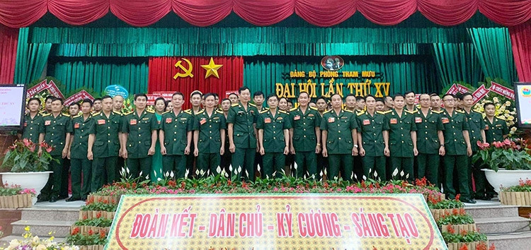 Ban Chấp hành Đảng bộ Phòng Tham mưu nhiệm kỳ 2020 - 2025 cùng Đoàn đại biểu dự đại hội cấp trên ra mắt đại hội