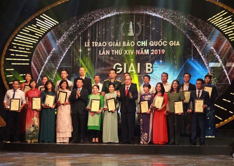 Các tác giả đoạt giải B