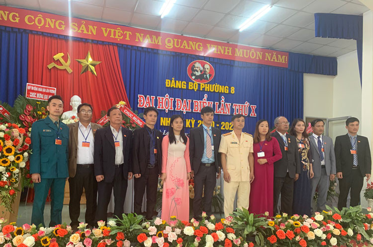 Ban Chấp hành Đảng bộ Phường 8, nhiệm kỳ 2020 – 2025 và Đoàn đại biểu dự đại hội cấp trên ra mắt Đại hội