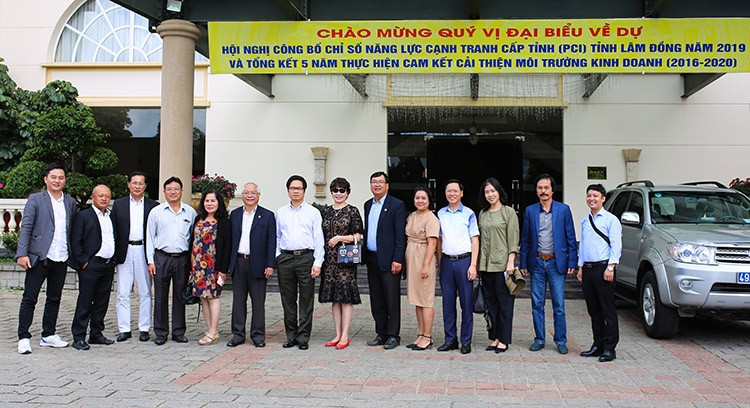 Chụp ảnh lưu niệm nhân dịp gặp gỡ Chủ tịch VCCI