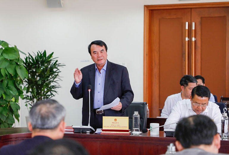 Phó Chủ tịch UBND tỉnh Lâm Đồng Phạm S phát biểu tại buổi làm việc