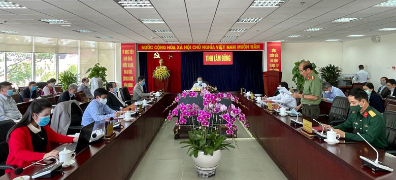 Các đại biểu tham dự hội nghị trực tuyến tại đầu cầu tỉnh