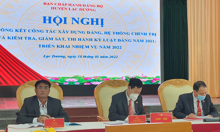 Các đồng chí chủ trì hội nghị