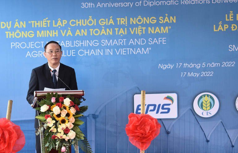 Thứ trưởng Bộ Nông nghiệp và Phát triển nông thôn Phùng Đức Tiến phát biểu tại buổi lễ