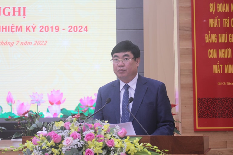 Đồng chí Trần Đình Văn – Phó Bí thư Thường trực Tỉnh ủy, Trưởng Đoàn ĐBQH phát biểu chỉ đạo tại hội nghị