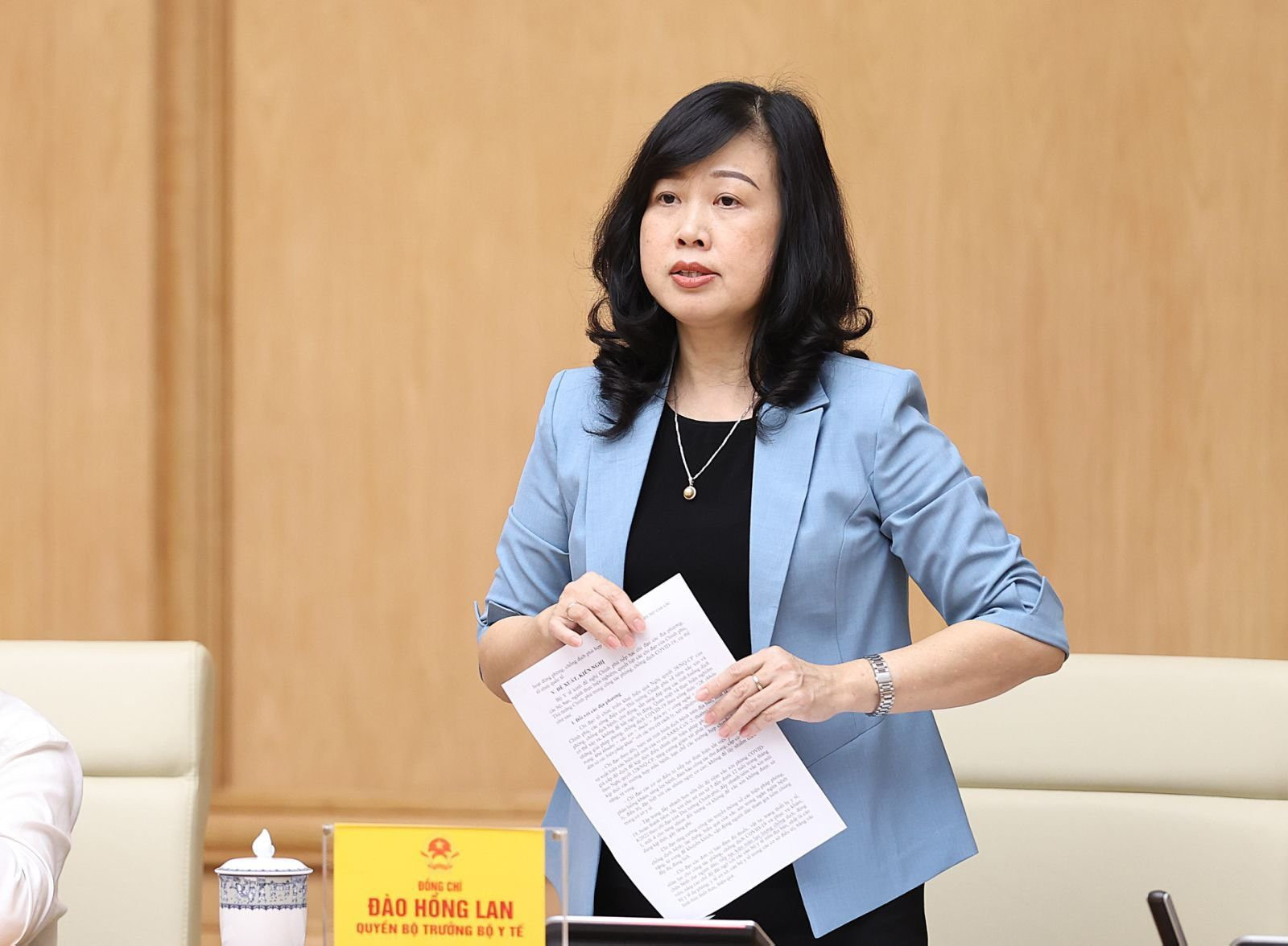 Quyền Bộ trưởng Bộ Y tế Đào Hồng Lan đề nghị cần tuyệt đối không chủ quan, lơ là, mất cảnh giác, không để dịch bùng phát trở lại; Tập trung đẩy nhanh tiêm vaccine COVID-19