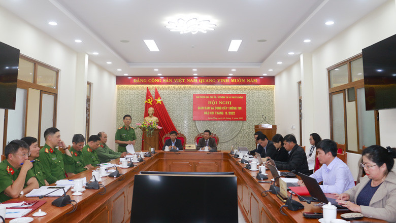 Các đại biểu tham dự hội nghị