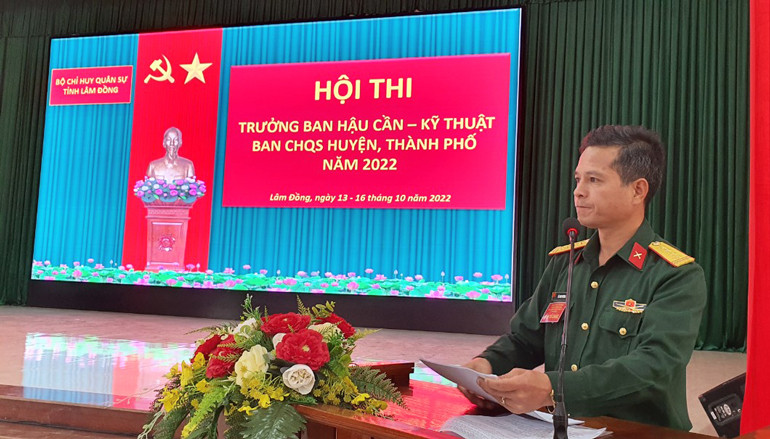 Trung tá Ngô Thế Tiệp - Chủ nhiệm Kỹ thuật Bộ Chỉ huy Quân sự tỉnh phát biểu khai mạc hội thi