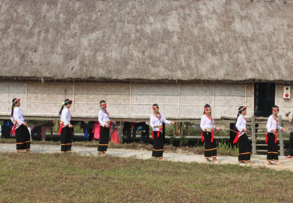 Dân tộc Co ảnh 2