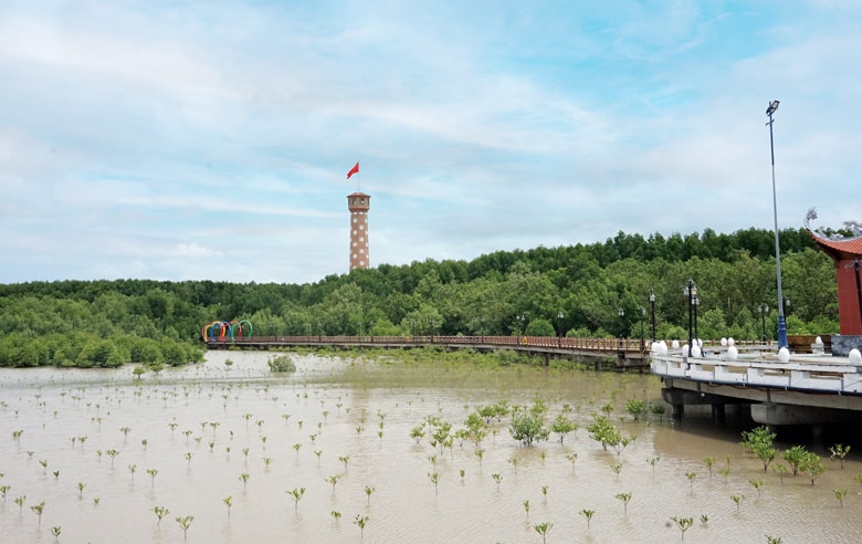 Cột cờ Hà Nội tại Mũi Cà Mau
