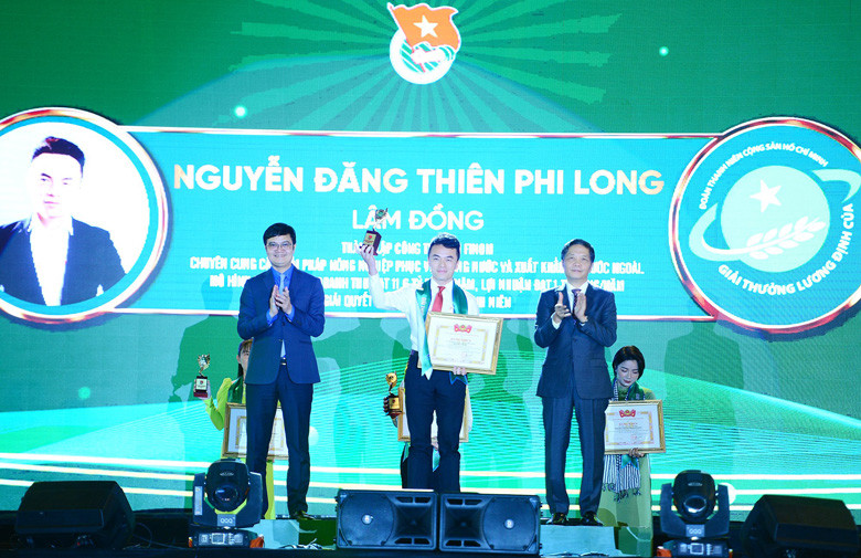 Anh Nguyễn Đăng Thiên Phi Long - đại diện duy nhất của tỉnh Lâm Đồng được nhận Giải thưởng Lương Định Của năm 2022