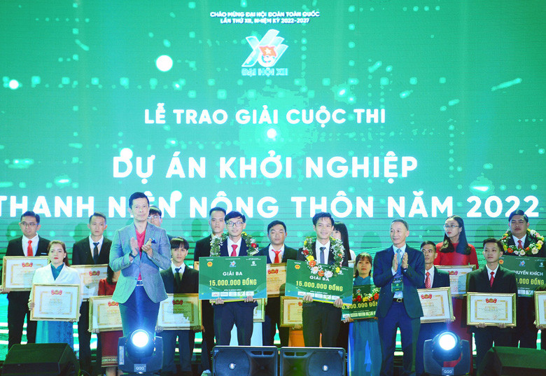 Trao giải cho các dự án đạt giải ba Cuộc thi Dự án khởi nghiệp thanh niên nông thôn năm 2022