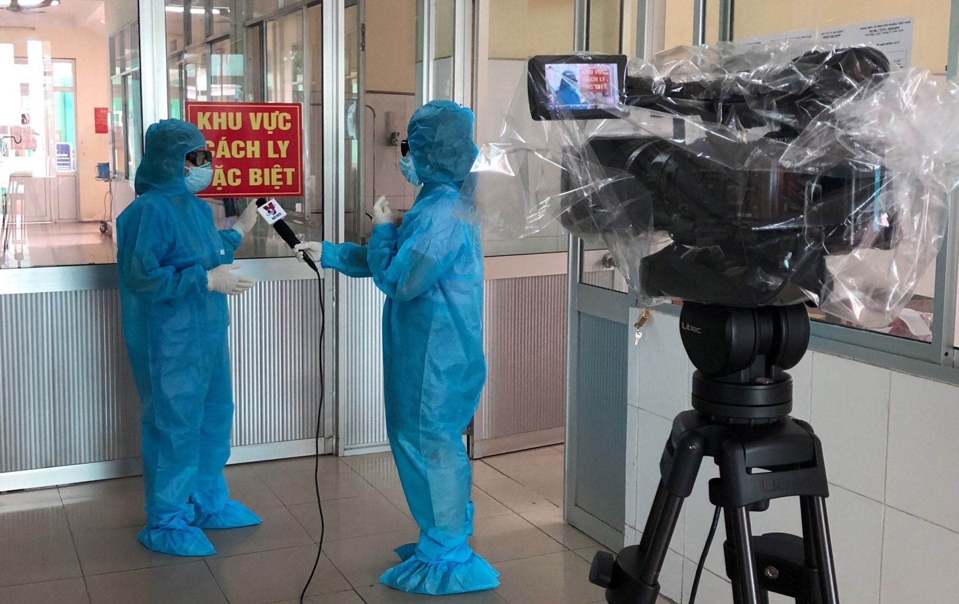 Các nhà báo tâm huyết, yêu nghề không quản khó khăn, vất vả, nguy hiểm để tác nghiệp tại các vùng tâm dịch COVID-19