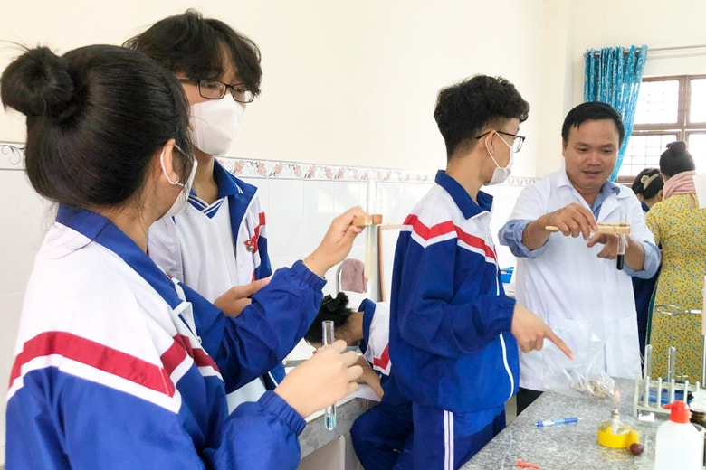 Một giờ học thực nghiệm môn Sinh học của thầy và trò Trường THPT Chuyên Bảo Lộc