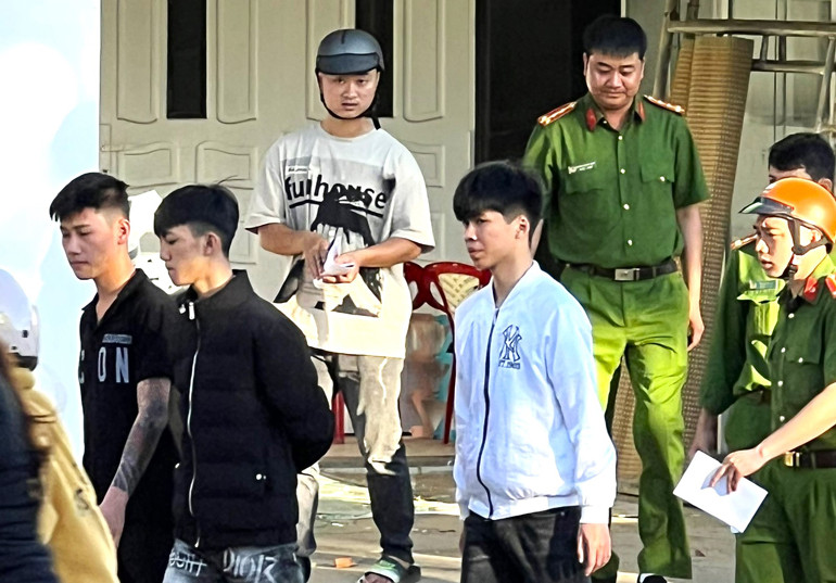 Cơ quan công an thực nghiệm lại hiện trường vụ chém người nhập viện