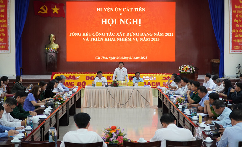Quang cảnh toàn hội nghị