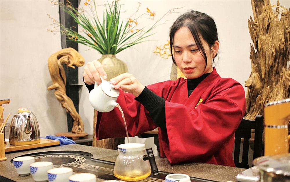 Nghệ thuật pha chế “một tuần trà” tại Công ty Cổ phần Long Đỉnh