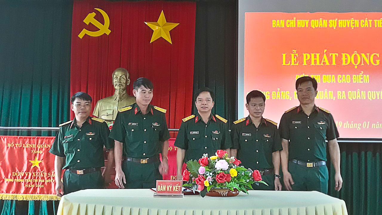 Ban Chỉ huy Quân sự huyện Cát Tiên ký kết giao ước thi đua đợt cao điểm