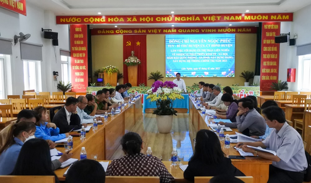 Quang cảnh buổi làm việc