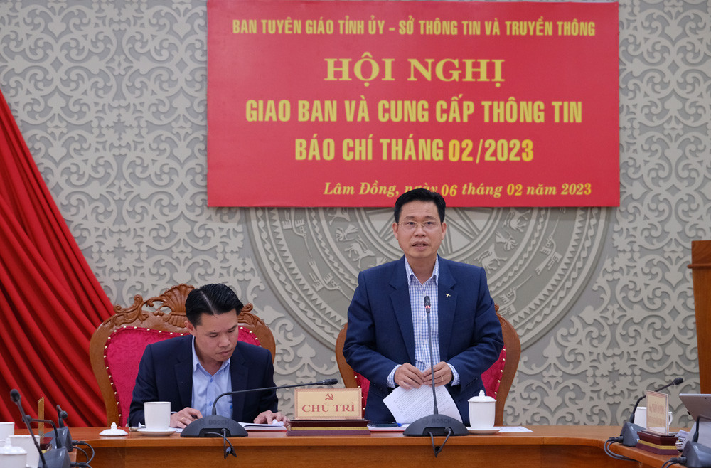 Các đồng chí chủ trì hội nghị