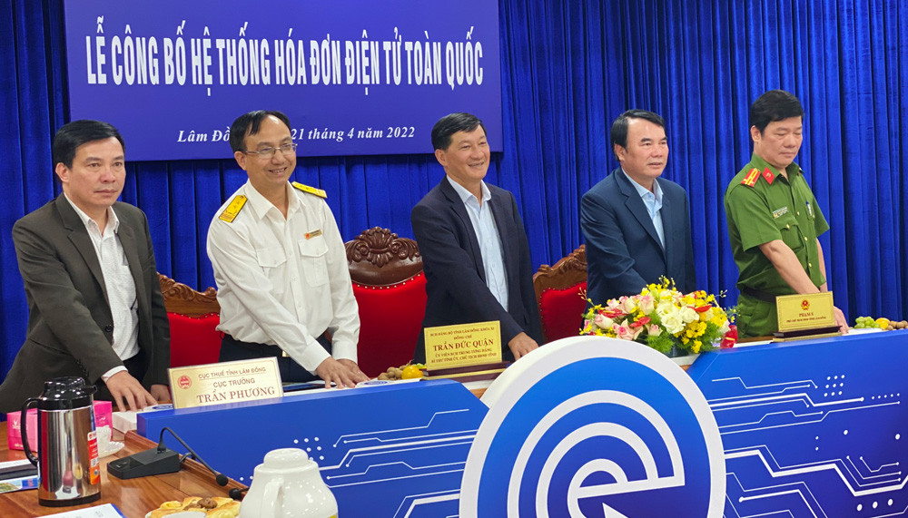 Vận hành hóa đơn điện tử là bước tiến lớn, tạo dấu ấn trong năm 2022 của ngành Thuế tỉnh