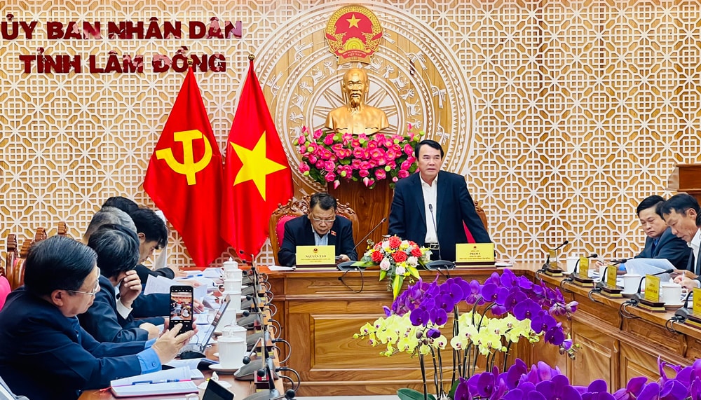 Phó Chủ tịch UBND tỉnh Phạm S tiếp thu, ghi nhận các ý kiến góp ý, đề xuất của Đoàn