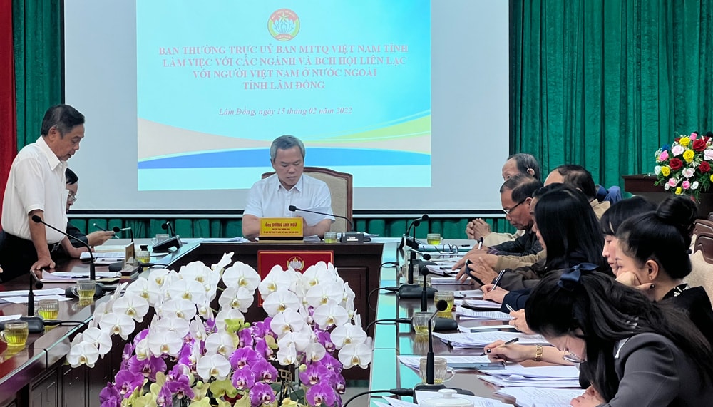 Quang cảnh buổi làm việc