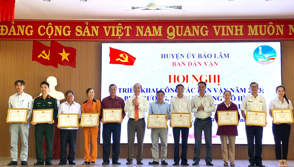 Tuyên dương, khen thưởng các mô hình “Dân vận khéo”