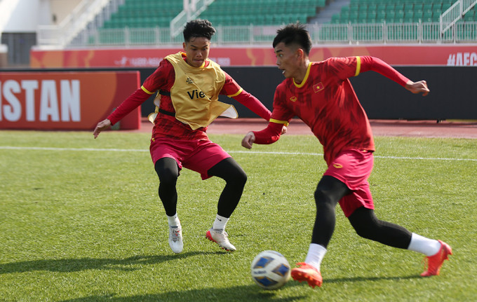 U20 Việt Nam làm quen sân đấu hôm 28/2.