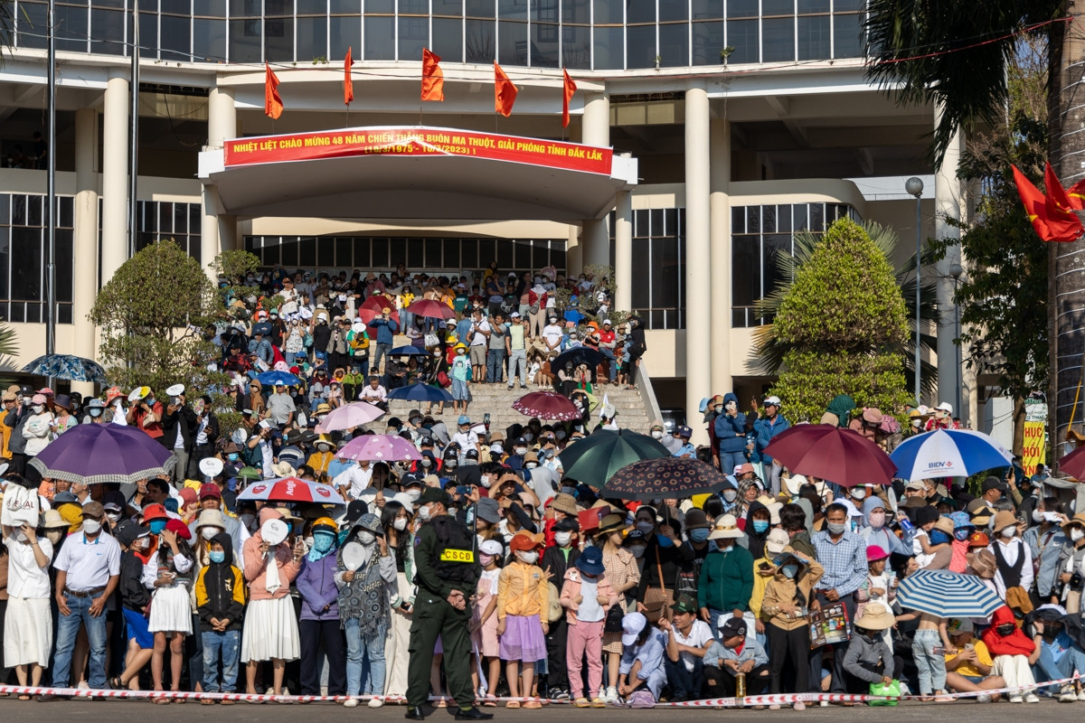Đông đảo nhân dân và du khách đến dự Lễ hội đường phố