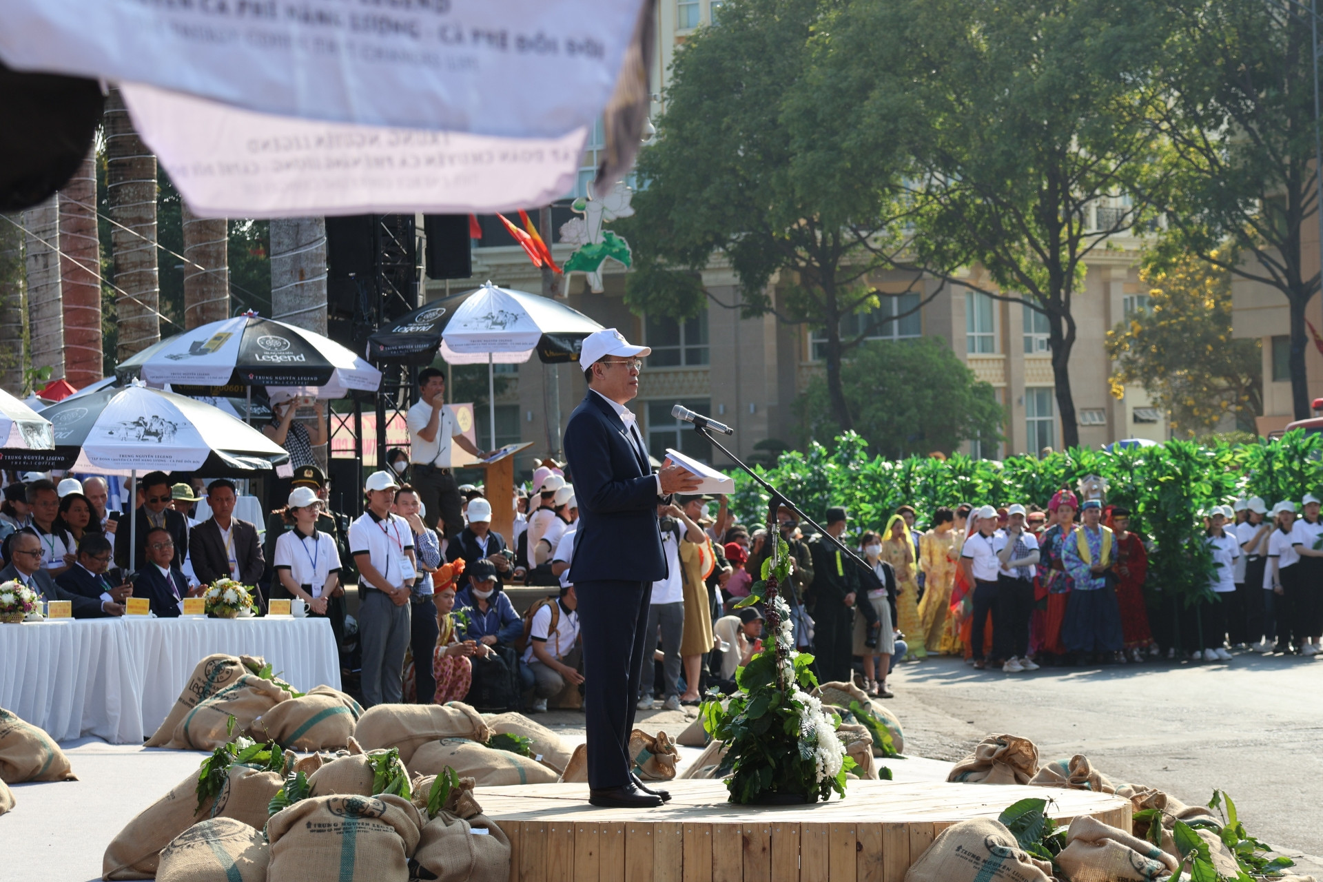 Phó Chủ tịch UBND tỉnh Võ Văn Cảnh phát biểu khai mạc lễ hội