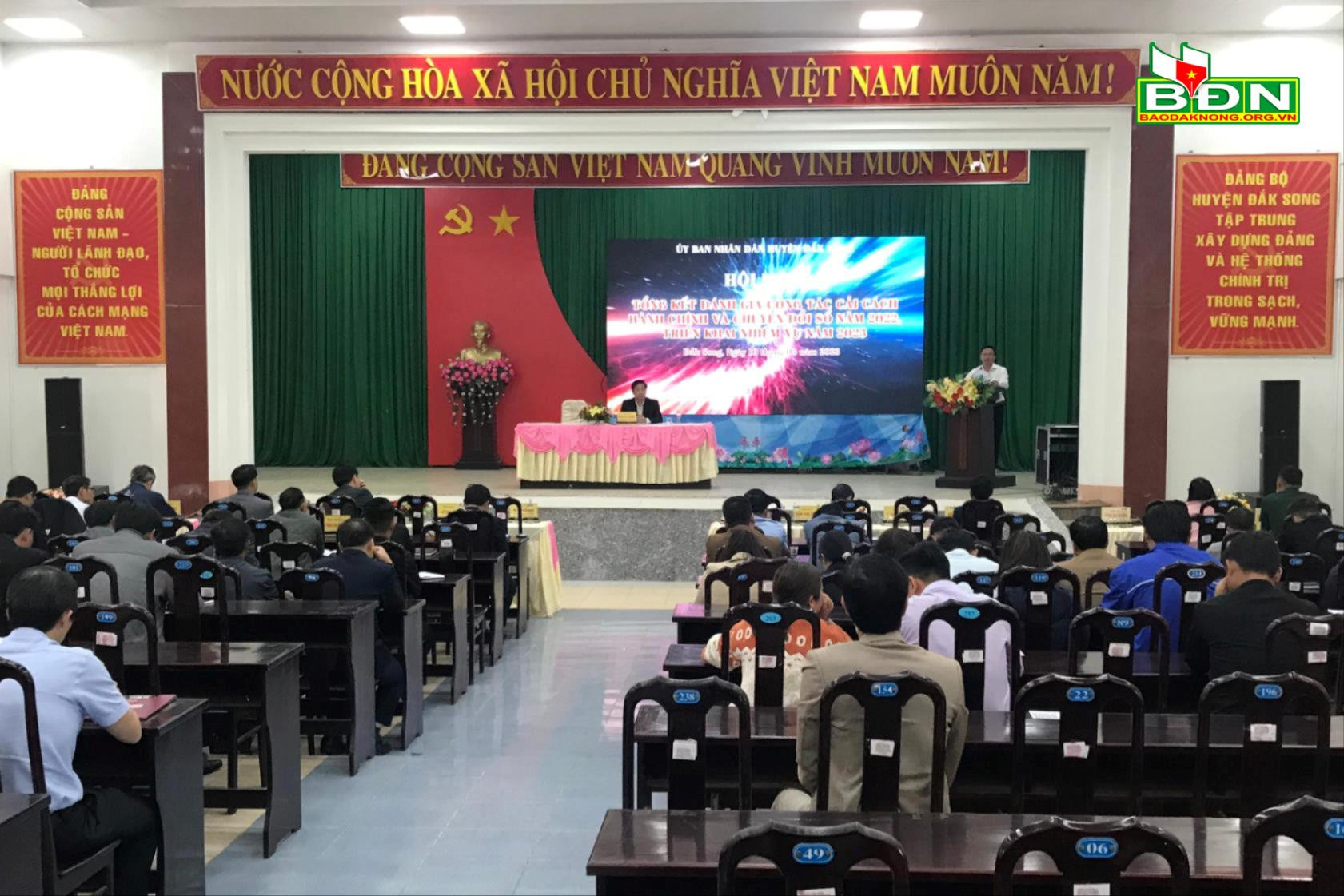 UBND huyện Đăk Song tổ chức hội nghị tổng kết đánh giá công tác cải cách hành chính và chuyển đổi số năm 2022, triển khai nhiệm vụ năm 2023