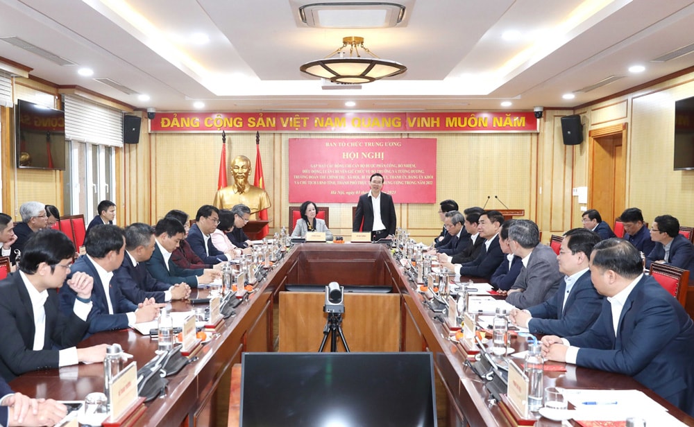 Đồng chí Võ Văn Thưởng, Ủy viên Bộ Chính trị, Thường trực Ban Bí thư và đồng chí Trương Thị Mai, Ủy viên Bộ Chính trị, Bí thư Trung ương Đảng, Trưởng Ban Tổ chức Trung ương gặp mặt cán bộ cấp cao được phân công, bổ nhiệm, luân chuyển trong năm 2022 (tháng 2-2023)