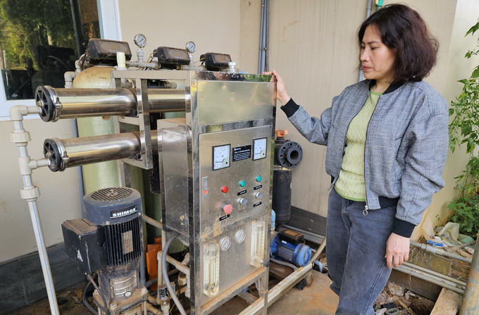 Hệ thống lọc nước tinh khiết trị giá hơn 100 triệu của chị Thái để lấy nước tưới linh chi và cho người sử dụng mà không cần nấu chín. Ảnh: Hồng Thuỷ.