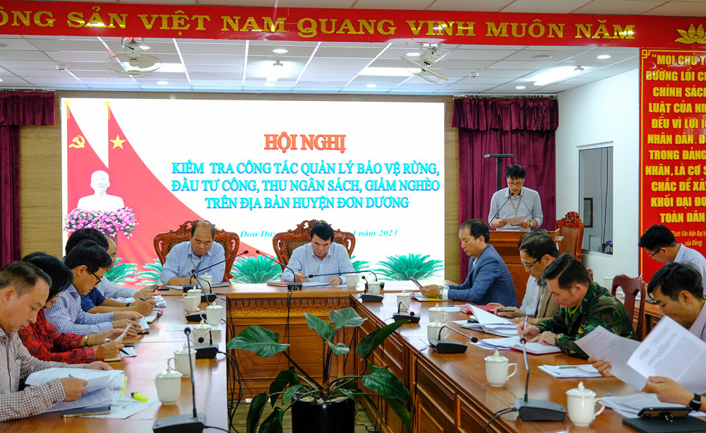 Quang cảnh buổi làm việc