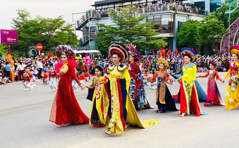 Quảng Bình: Đặc sắc lễ hội diễu hành đường phố Đồng Hới ảnh 1