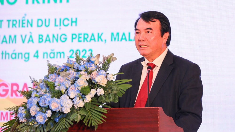 Phó Chủ tịch UBND tỉnh Lâm Đồng Phạm S khuyến khích doanh nghiệp chủ động liên kết, tạo nên các chương trình du lịch trọn gói đặc sắc, hấp dẫn thu hút khách du lịch