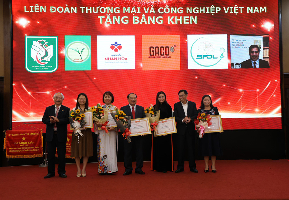 Các Doanh nghiệp nhận Bằng khen của VCCI