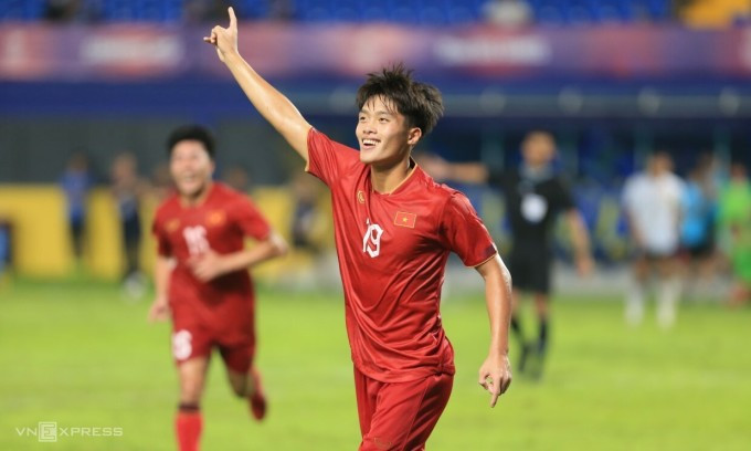 Quốc Việt ghi bàn ấn định tỷ số sau khi được tung vào sân trong hiệp hai. Ảnh: Lâm Thỏa