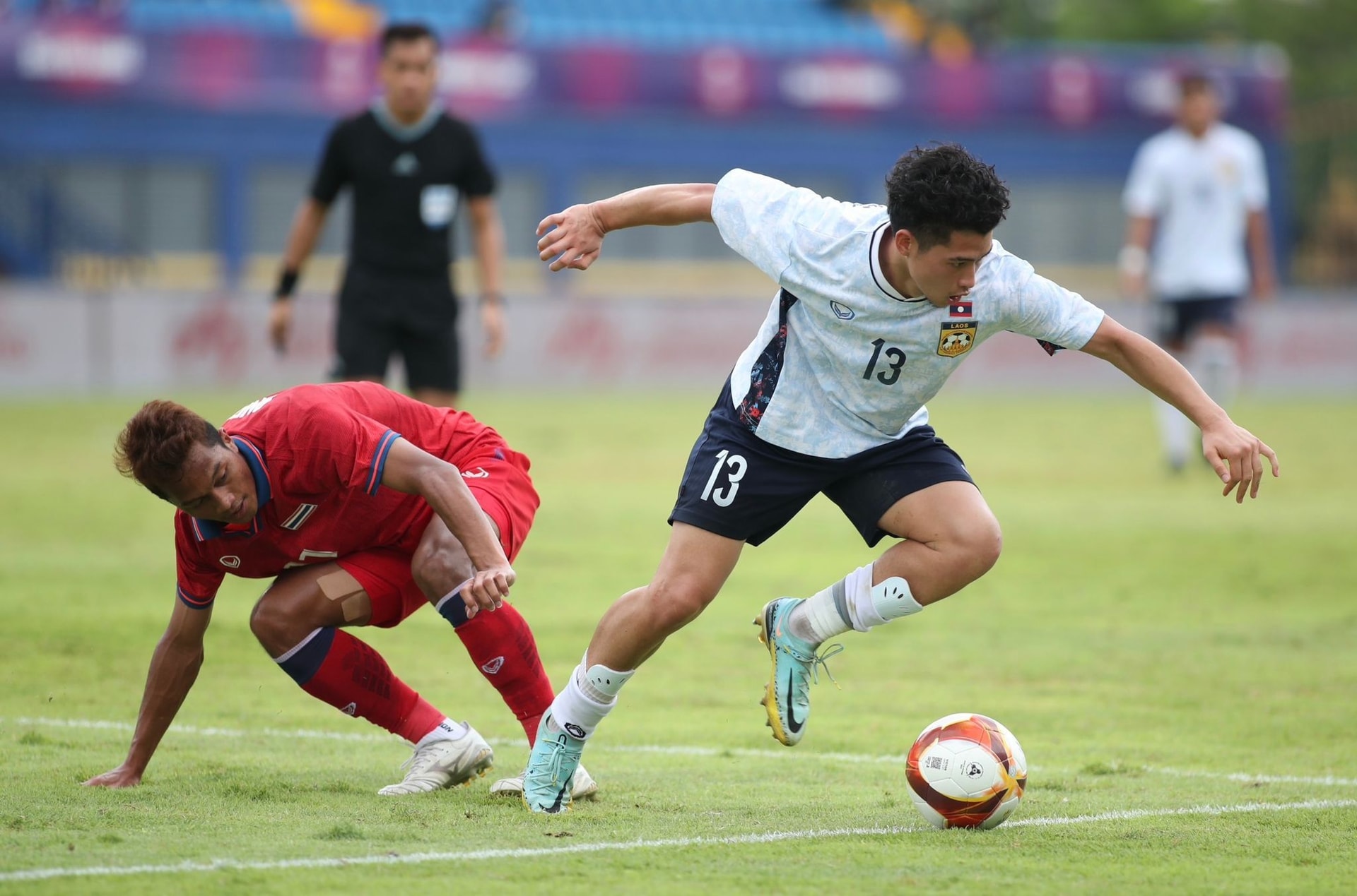 Đánh bại U22 Lào, U22 Thái Lan tạm chiếm ngôi đầu bảng B SEA Games 32 - 1