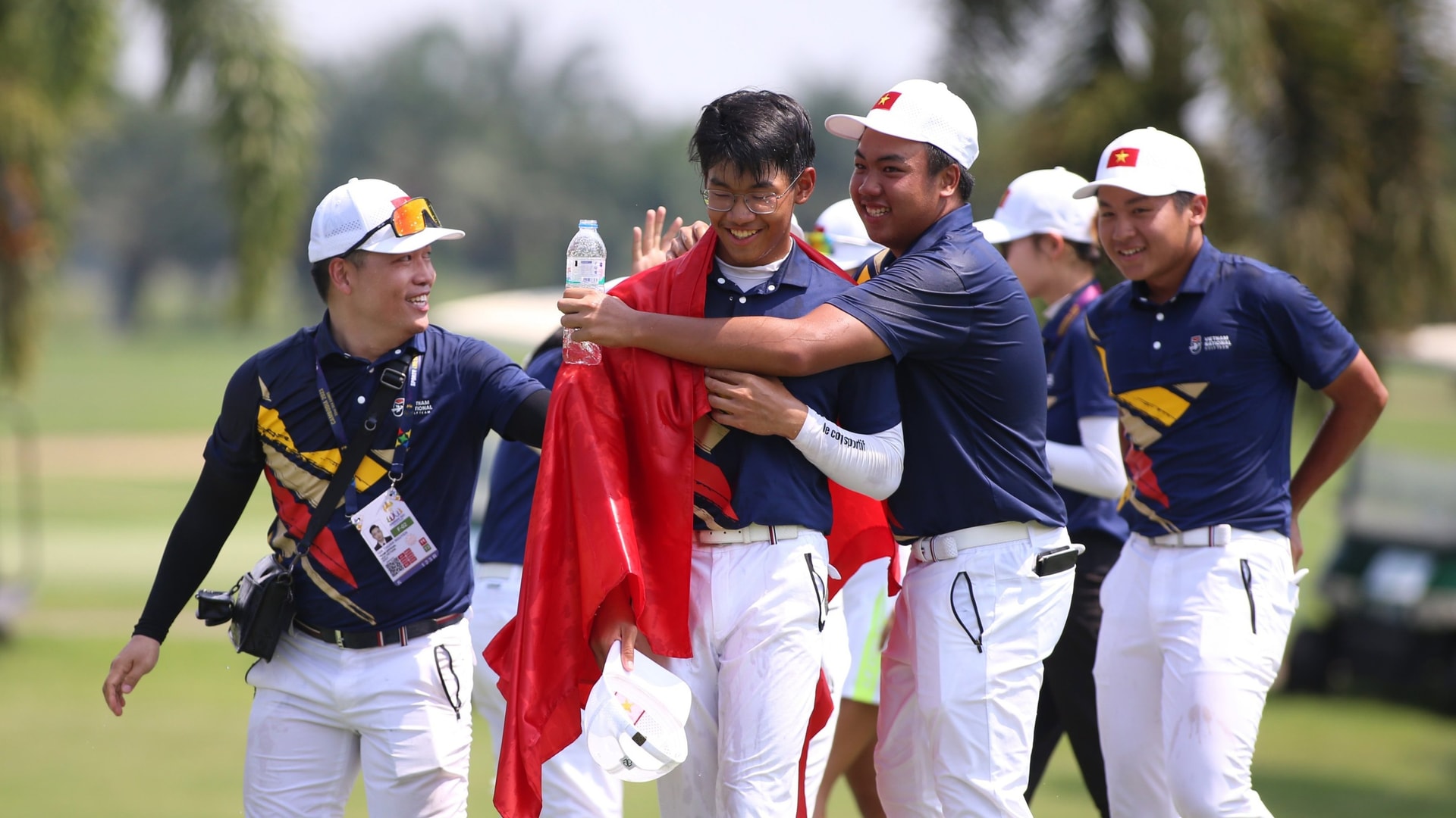 VĐV Việt Nam 15 tuổi giành huy chương vàng lịch sử ở SEA Games 32 - 1