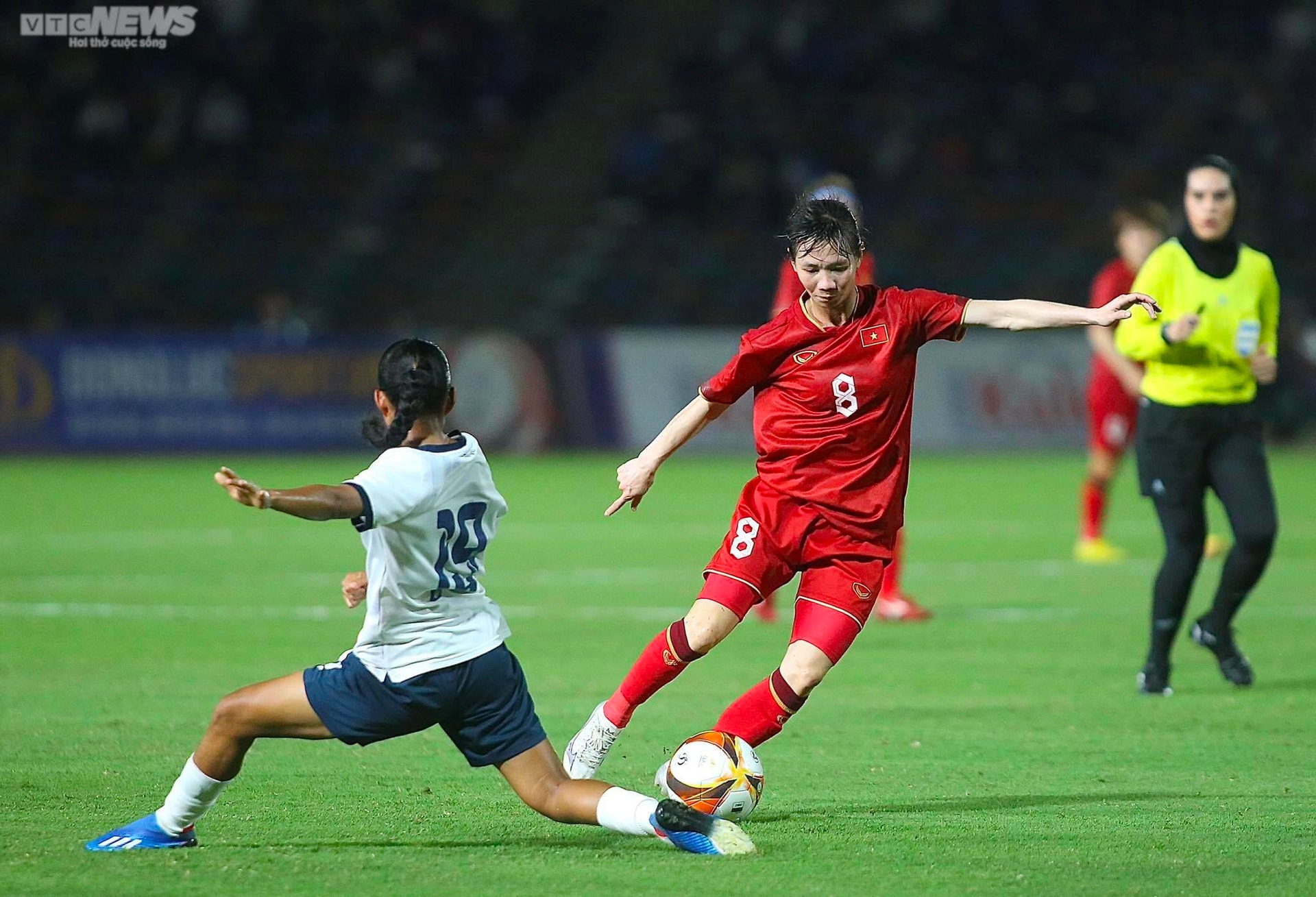 Thắng Campuchia 4-0, tuyển nữ Việt Nam vào chung kết SEA Games 32 - 1